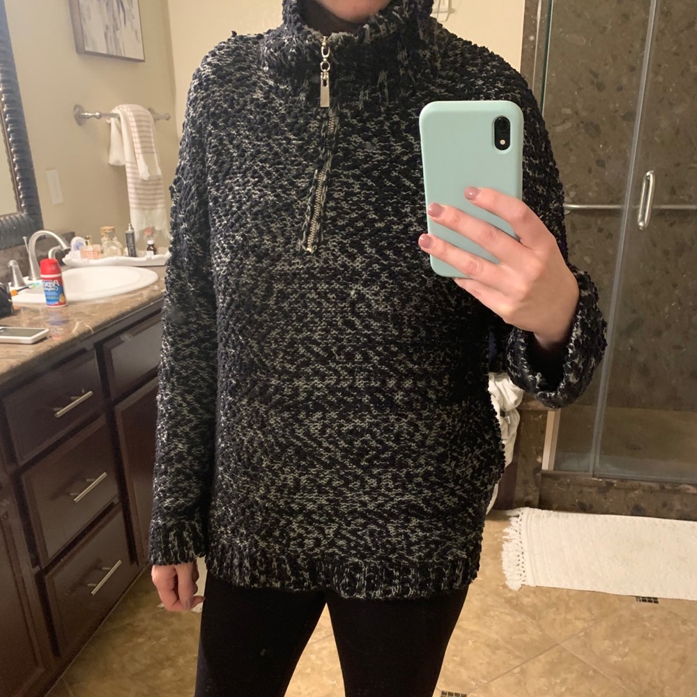 Quarter zip sweatshirt/sweater